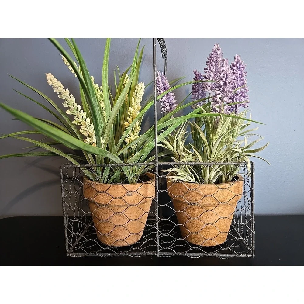 UNBRANDED EUC LAVENDER FAUX WIRED HOLDER‎ DECOR FLORAL